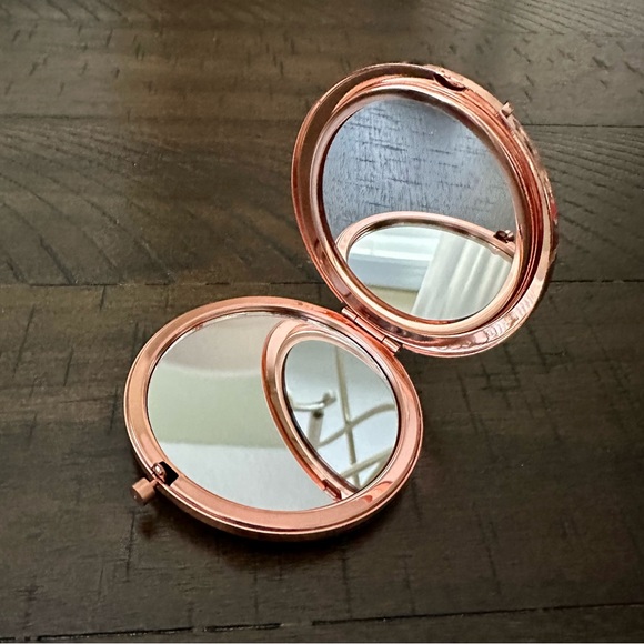 NEW!! Glam Compact Mirror - Picture 6 of 13